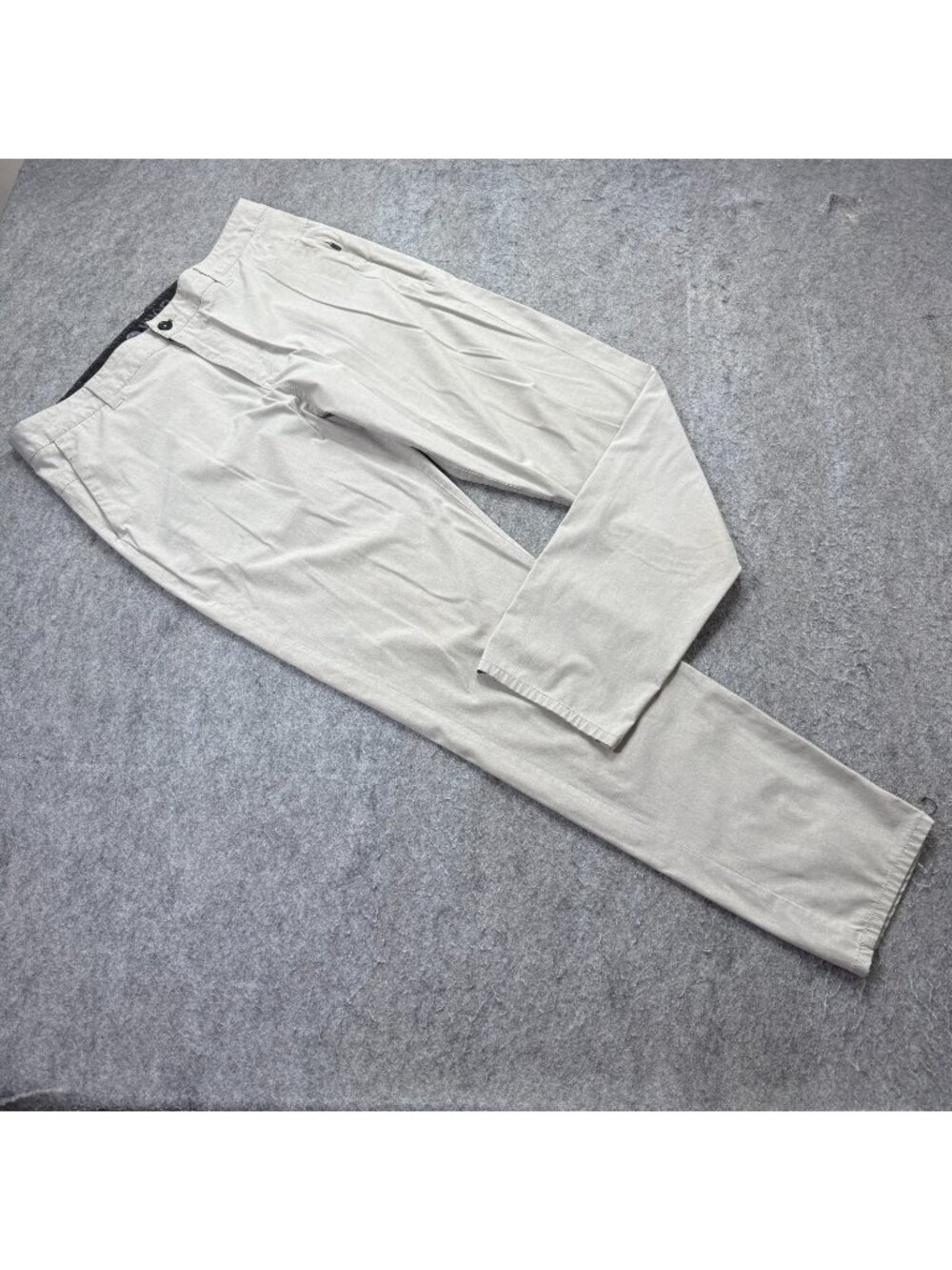 Vuori Aim Pants Men 36 x 32 Beige Tapered Technical Performance V431
